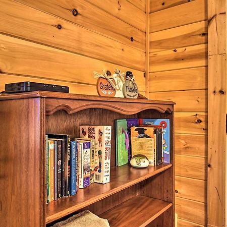 Rural Cabin Hideaway With Fire Pit And Mtn Views! Parsons エクステリア 写真