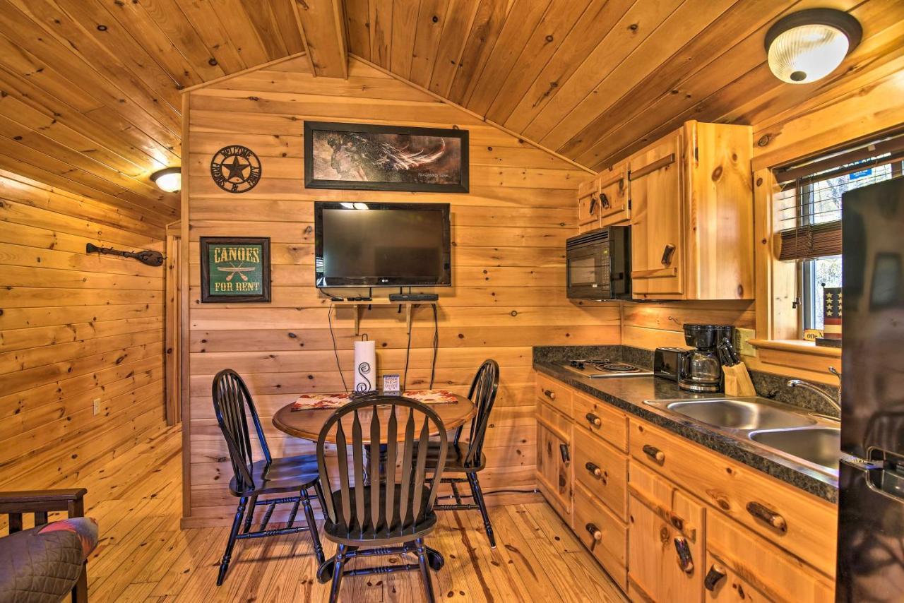 Rural Cabin Hideaway With Fire Pit And Mtn Views! Parsons エクステリア 写真