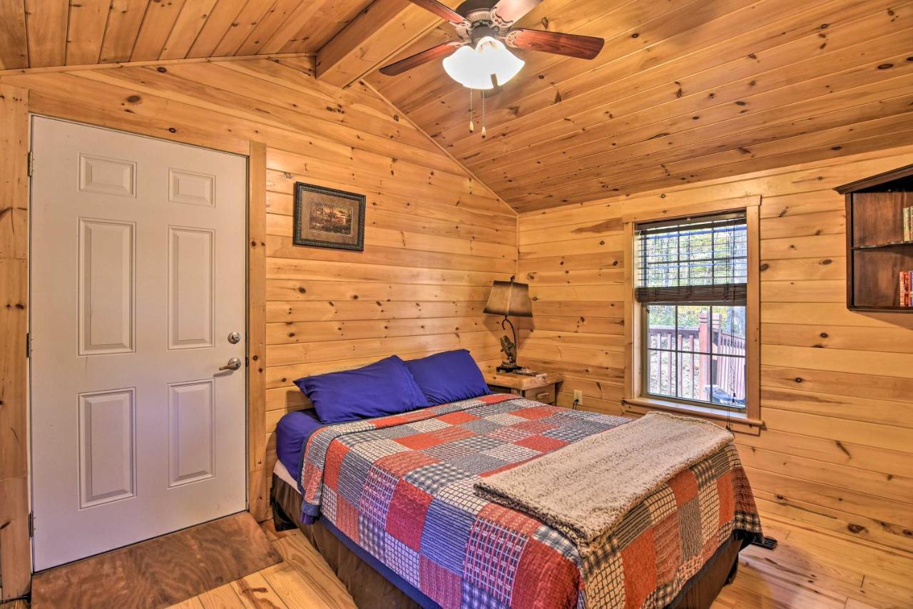 Rural Cabin Hideaway With Fire Pit And Mtn Views! Parsons エクステリア 写真