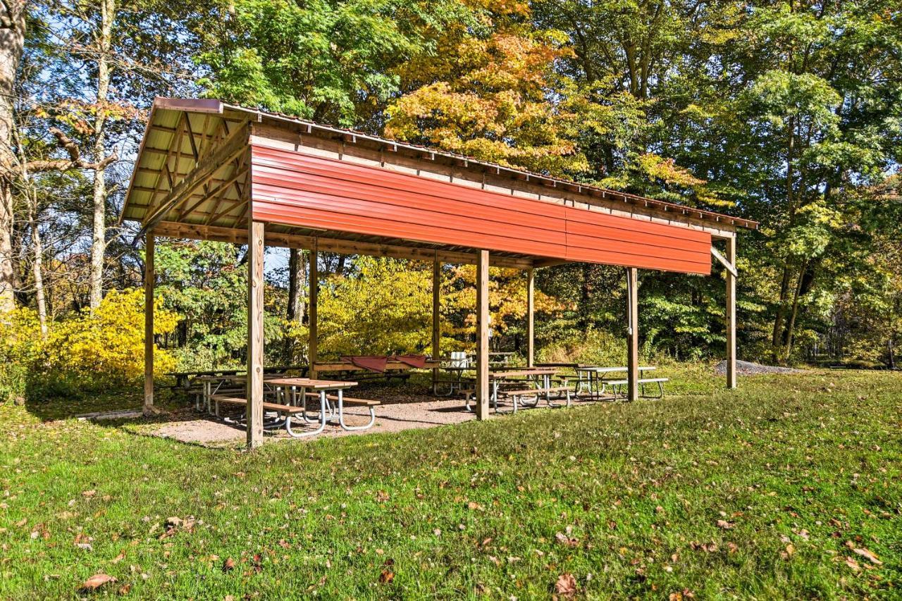Rural Cabin Hideaway With Fire Pit And Mtn Views! Parsons エクステリア 写真