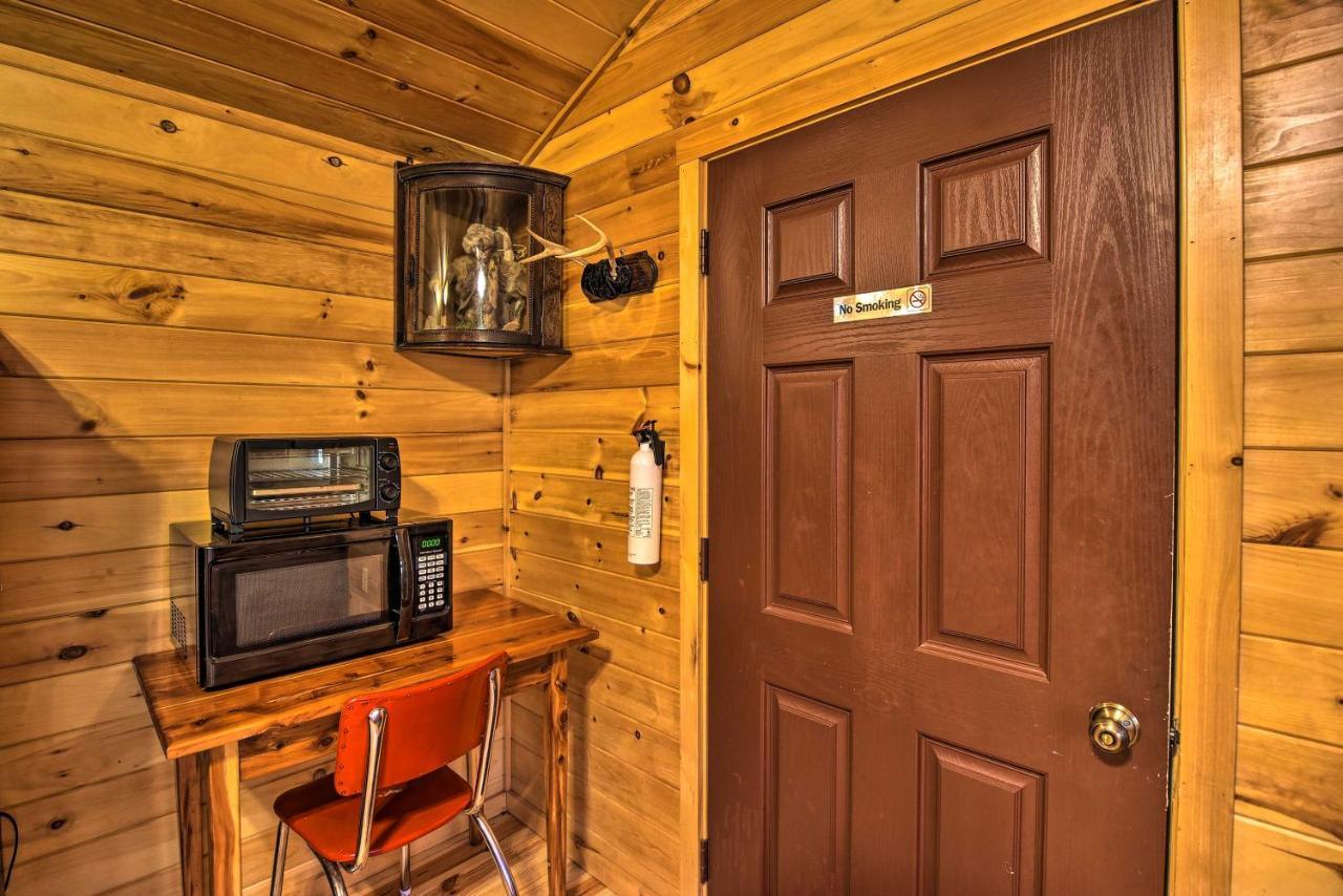 Rural Cabin Hideaway With Fire Pit And Mtn Views! Parsons エクステリア 写真