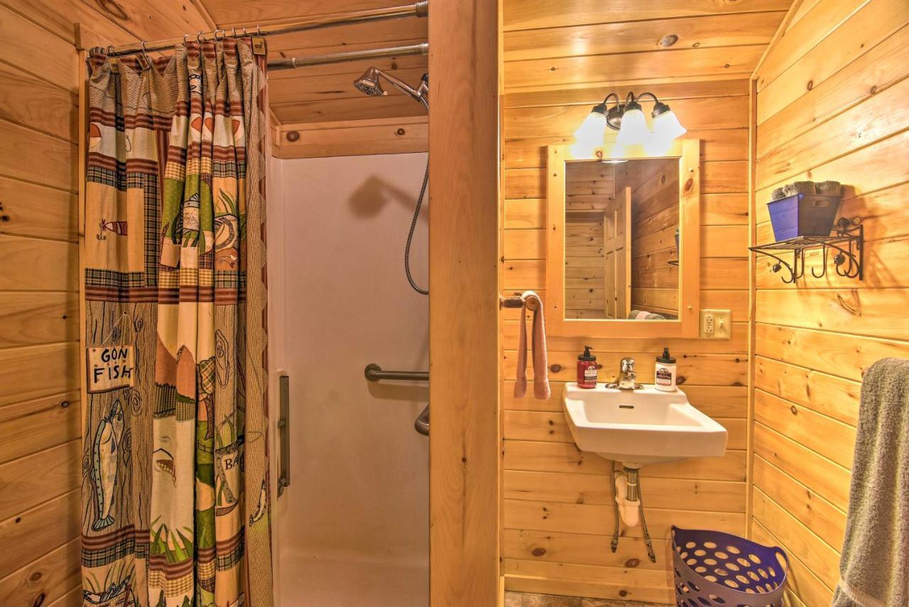 Rural Cabin Hideaway With Fire Pit And Mtn Views! Parsons エクステリア 写真