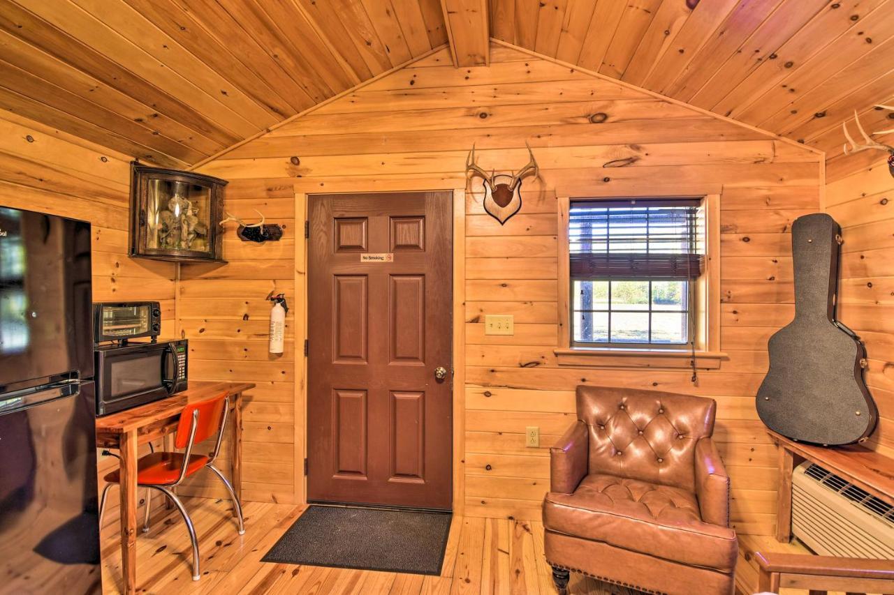 Rural Cabin Hideaway With Fire Pit And Mtn Views! Parsons エクステリア 写真